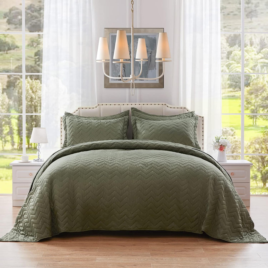 Queen Quilt Set Lightweight Bedspreads Soft Microfiber Reversible Quilted Bed Cover Olive Green Modern Style Polyline Pattern Bedding Set for All Season 3 Pieces (1 Quilt, 2 Pillow Shams)
